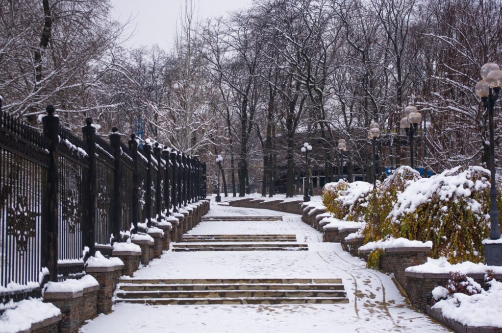 Preventing Ice Buildup on Aluminum Railings This Winter